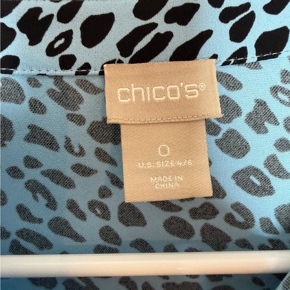 Chico's Blue Long Sleeve Animal Print Lightweight Button Down Shirt Size 0 - Picture 3 of 15